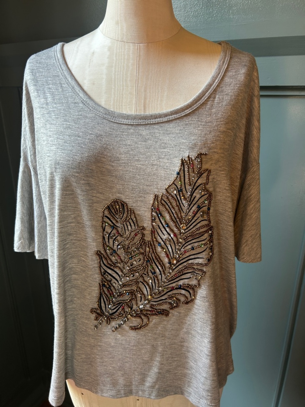 Jessica Simpson Gray Embellished Feather Tee - Brand: